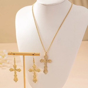Parure de bijoux croix vintage en or avec collier gaufré et boucles d'oreilles
