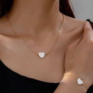 Heart Shape White Shell Pendant Necklace And Bracelet Jewelry Set Gold Plated Alloy Elegant Minimalist Accessory Women