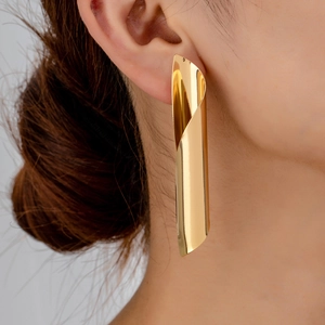 Boucles D'oreilles Pendantes Torsadées Irrégulières Bijoux En Métal Géométriques Incurvés Minimalistes Pour Femmes Style Moderne