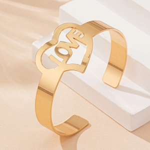 Elegante bracciale rigido dorato con cuore traforato e scritta LOVE per signora