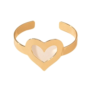 Bracelet jonc ouvert doré avec motif cœur évidé au design minimaliste et élégant chic