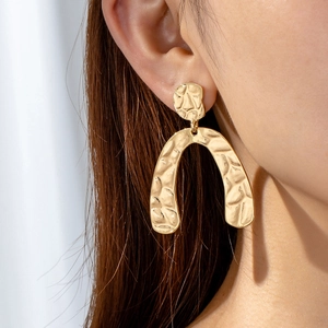 Hammered Texture Geometric Drop Earrings Zinc Alloy Irregular Arch Shape Vintage Elegant Jewelry For Women