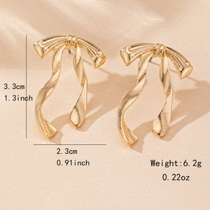 Minimalist gold bow-knot stud earrings with 3.3cm size and weight specifications