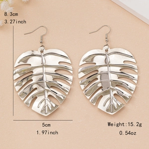 Boucles d'oreilles feuilles évidées argentées style Monstera avec détails de mesure