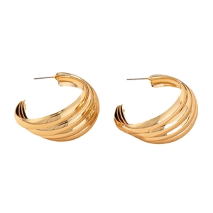 Fashionable C-shaped layered spiral earrings in gold finish with a minimalist wavy design