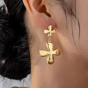 Elegante Goldene Legierung Ohrhänger Vierblättriges Kleeblatt Zweilagig Minimalistischer Modeschmuck Für Damen