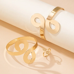 Ensemble de bijoux infini doré minimaliste avec bracelets ouverts et bague assortie femme