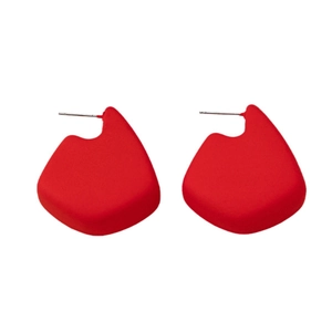 Boucles d'oreilles minimalistes rouges en forme d'éventail géométrique avec fini mat