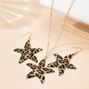 Ensemble bijoux collier et boucles d'oreilles étoile de mer avec motif léopard doré
