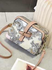 Sac bandoulière Paisley chic avec trois fermetures éclair et sangle en cuir brun