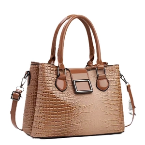 Sac à main élégant marron en cuir à texture lézard avec bandoulière et fermoir métal