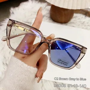 Chic cat-eye photochromic sunglasses with tea gray frame and gold metal temples