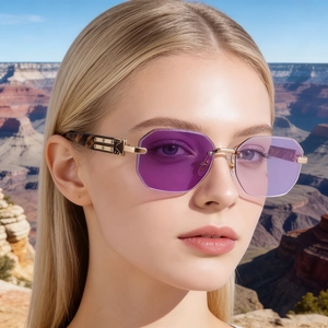 Damen Quadratische Randlose Photochrome Sonnenbrille mit lila Gläsern und Gold-Schildpatt-Bügeln