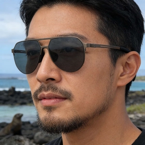 Classic polarized aviator sunglasses for men with gunmetal frame and dark grey lenses