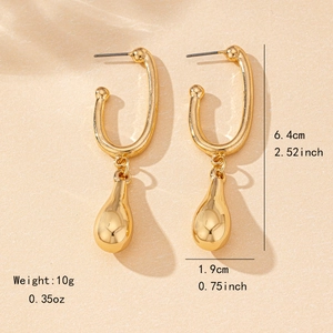 Elegante goldene Wassertropfen-Ohrringe im Teardrop-Design mit genauen Maßangaben