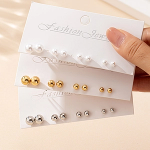 Set de 12 paires de boucles d'oreilles boules minimalistes en perle, or et argent