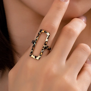 Fashion Retro Geometric Rectangular Hollow Alloy Open Ring Leopard Print Pattern Adjustable Statement Jewelry For Women