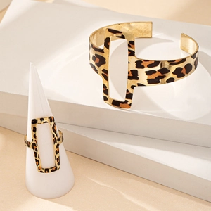 Fashionable gold-plated hollow geometric leopard print jewelry set with cuff bracelet and ring
