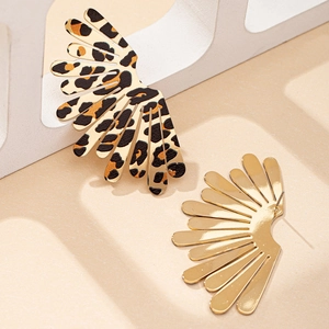 Boucles d'oreilles dorées en forme d'éventail avec motif léopard pour un style quotidien