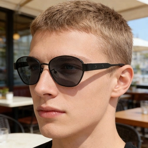 Fashion polarized square sunglasses for men featuring silver star accents on the frame