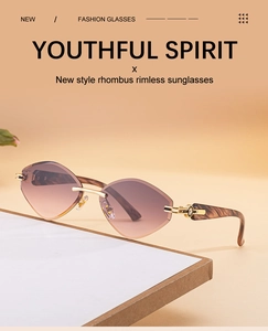 Vue détaillée de lunettes de soleil losange sans monture avec verres dégradés violets