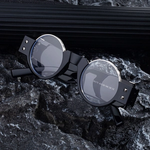 Lunettes de soleil rondes noires rétro avec rivets argentés et design de style punk