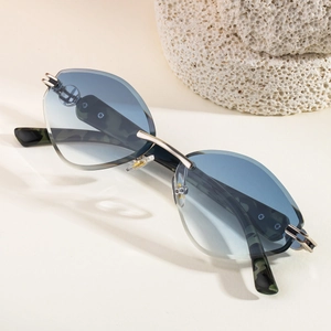 Lunettes de soleil œil-de-chat sans monture avec verres bleus dégradés et pont argenté