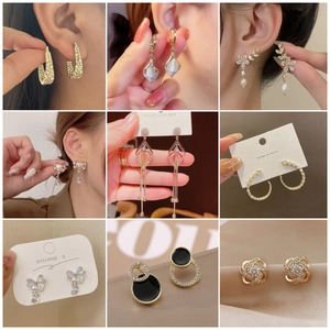 Ensemble Boucles D'oreilles Mode Femmes Cuivre Avec Zircone Strass Künstliche Perle Pierre Oeil De Chat Et Tige En Argent
