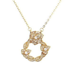 Collier couronne de camélia doré avec pavé de zircons brillants sur chaîne maille