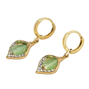 Boucles d'oreilles feuille dorée élégantes avec pierre œil-de-chat verte et strass brillants