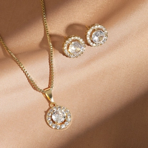 Collier Pendentif Halo Rond Élégant En Zircone Cubique Et Boucles D'oreilles Puces Bijoux De Mode En Cuivre Pour Femmes
