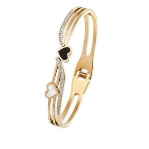 Bracelet triple rang en acier doré avec pendentifs cœur en nacre blanche et noir élégant