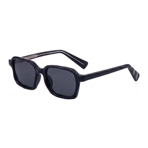 Lunettes de soleil carrées noires classiques avec verres gris foncé et monture épaisse