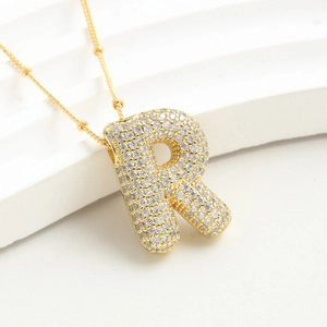 Collana placcata oro con ciondolo a bolla lettera R e zirconi cubici per donna