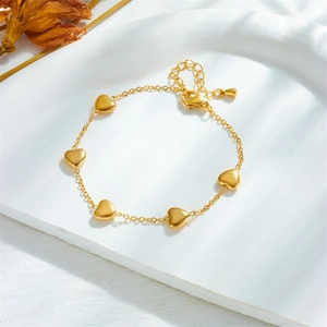 Poliertes 18K Gold Herz Armband mit mattem Finish und verstellbarer Kette