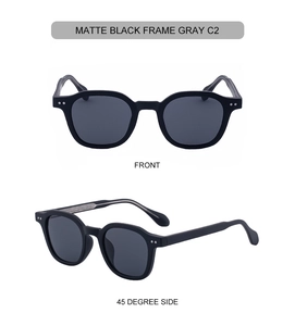 Détail de lunettes de soleil noires mates avec clous en métal et verres gris C2
