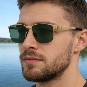 Lunettes de soleil polarisées carrées en nylon pour hommes avec branches en métal doré