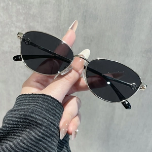 Lunettes de soleil polarisées œil de chat pour femmes avec monture argentée et verres gris