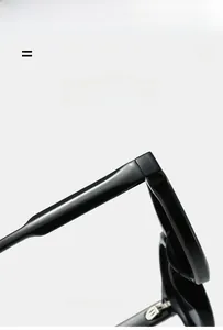 Détail des charnières durables et des branches flexibles de ces lunettes de soleil rétro