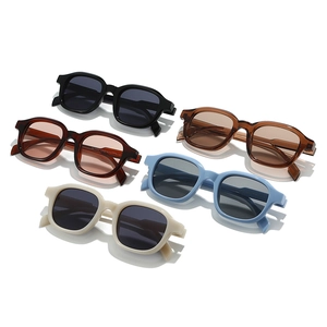 Lunettes de soleil rétro à petit cadre rond en plusieurs couleurs avec protection contre UV