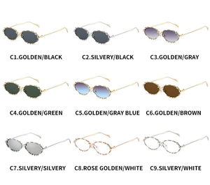 Cuadrícula de nueve gafas de sol ovaladas de metal con pedrería en varios colores