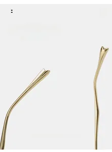 Vista macro detallada de varillas de metal dorado curvado con ajuste ergonómico cómodo