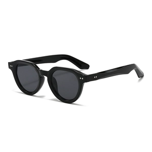 Retro Round Sunglasses With Rivet PC Frame UV400 Protection Fashion Travel Minimalist Style For Men Women