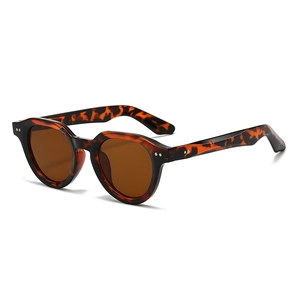 Retro round tortoiseshell sunglasses with brown lenses and metal rivet details
