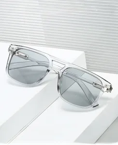 Détail de lunettes aviateur transparentes 2025 avec double pont et verres anti-lumière bleue