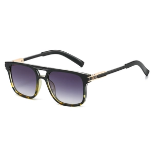 Lunettes de soleil aviateur carrées avec détails en écaille et verres dégradés gris