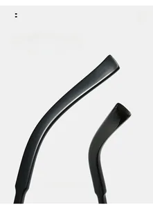 Dettaglio delle stanghette ergonomiche nere lucide per una vestibilità comoda e stabile