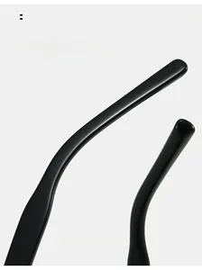 Detail of curved TR90 sunglasses legs with ergonomic arc design for comfortable wear
