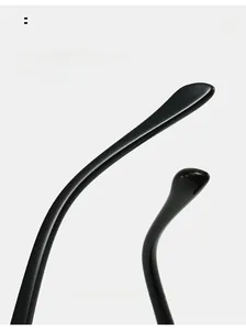 Detail of curved TR90 mirror legs for comfortable wear with sleek glossy black finish