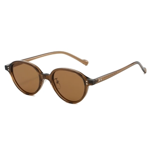Retro oval sunglasses with transparent amber frames and polarized lenses for women